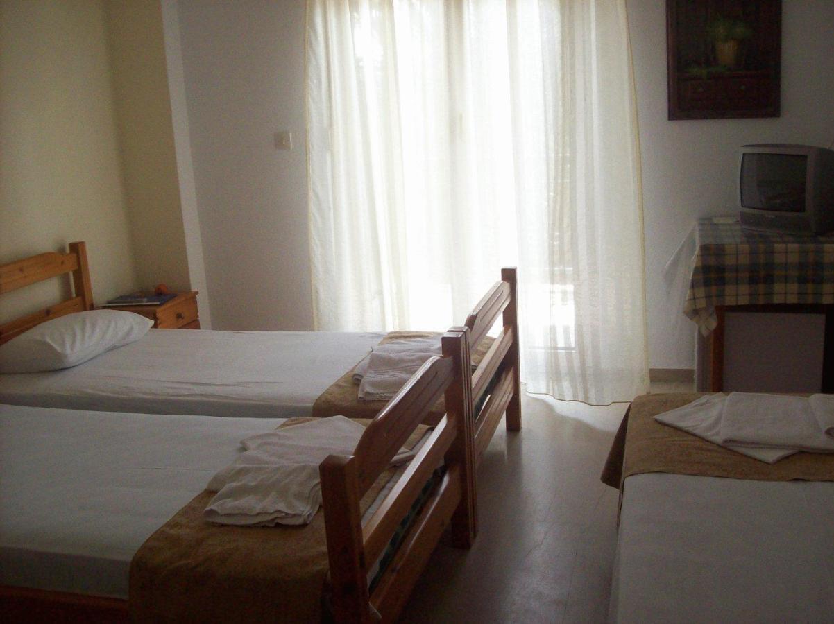 Aquarius Hotel Fourka Habitación foto